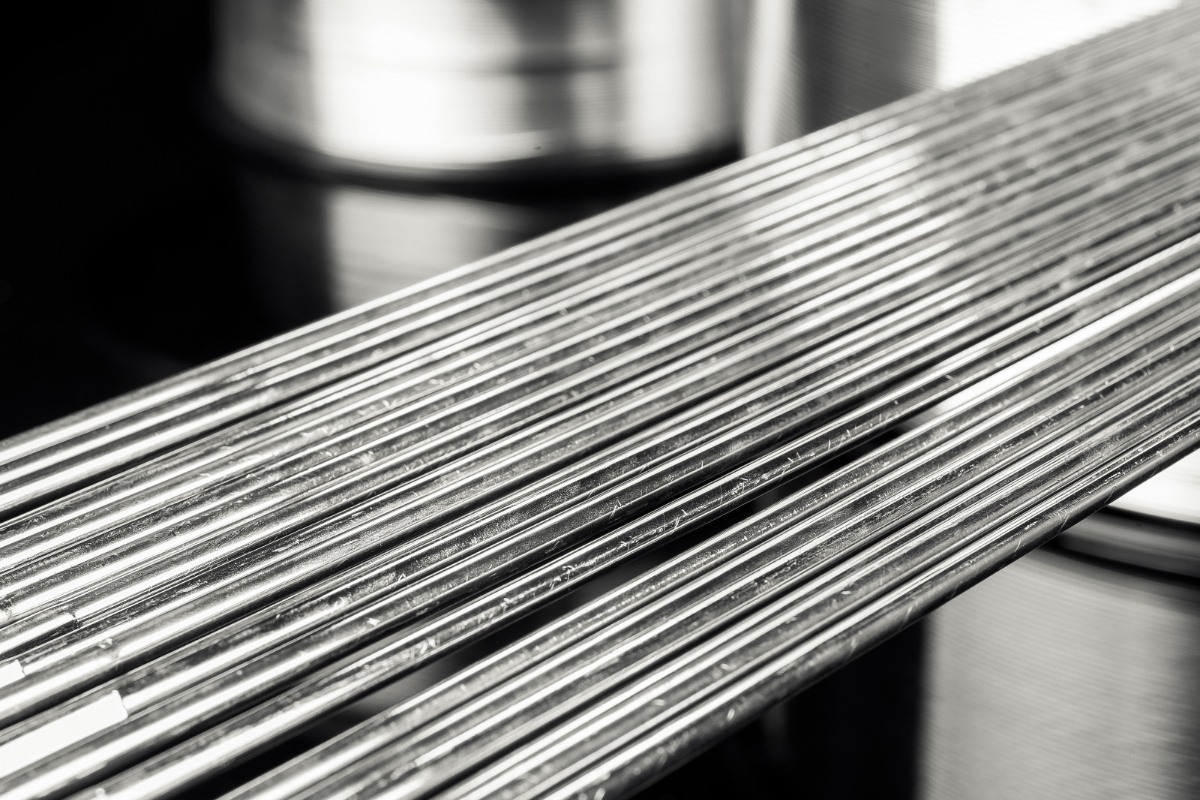 Acabados perfectos: Fibra óptica en acero y aluminio